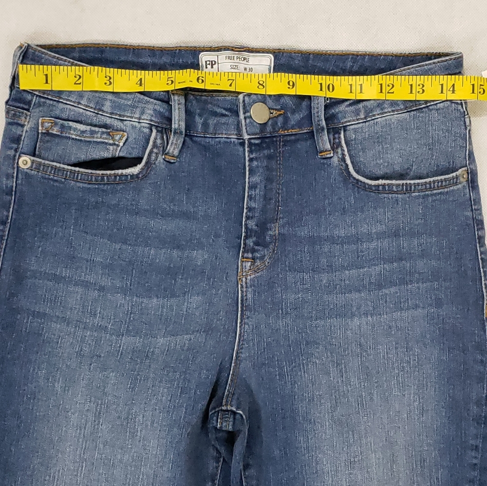 NWT Free People Blue Denim Crop High Rise Jeans - Picture 6 of 8